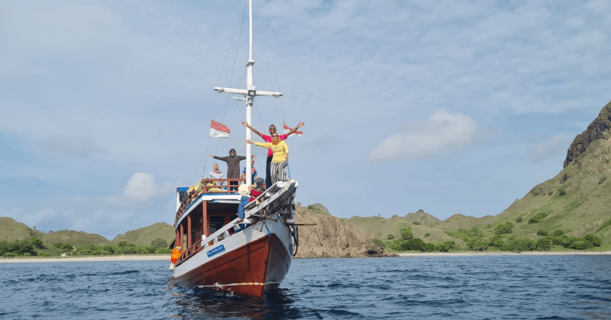 Paket Tamasya Pink Beach D N Menggunakan Speedboat Dengan Harga