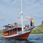 Paket Wisata Taka Makassar Full Day Trip Menggunakan Kapal Kayu Standart Dengan Harga Hemat Di Komodo Labuan Bajo Manggarai Barat.