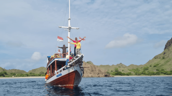 Paket Wisata Manta Point 3d2n Menggunakan Kapal Phinisi Dengan Harga Hemat Di Komodo Labuan Bajo Manggarai Barat.
