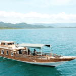 Paket Rekreasi Pulau Gili Lawa Full Day Trip Menggunakan Kapal Semi Phinisi Dengan Harga Hemat Di Komodo Labuan Bajo Manggarai Barat.
