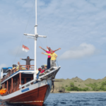 Paket Liburan Pulau Rinca 2 Hari 1 Malam Menggunakan Kapal Kayu Open Deck Dengan Harga Murah Di Komodo Labuan Bajo Manggarai Barat.