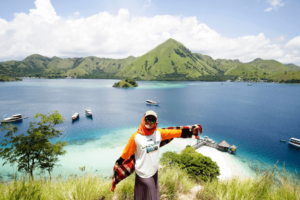 Tours Packages Kanawa Island Three Days And Two Nights Using Semi Phinisi Boat With Affordable Prices In Komodo, Labuan Bajo, West Manggarai.