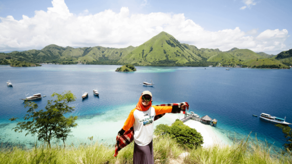 Sightseeing Packages Komodo Island Two Days And One Night Using Open Deck Wooden Ship With Affordable Prices In Komodo, Labuan Bajo, West Manggarai.