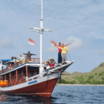 Paket Tur Pulau Rinca 2 Days 1 Night Menggunakan Kapal Semi Phinisi Dengan Harga Murah Di Komodo Labuan Bajo Manggarai Barat.