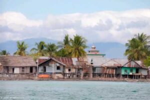 Singgah di Pulau Messah Labuan Bajo: Melihat Lebih Dekat Kehidupan Suku Bajo