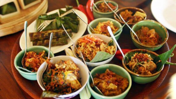 12 Makanan Indonesia yang Harus Dicoba oleh Wisatawan